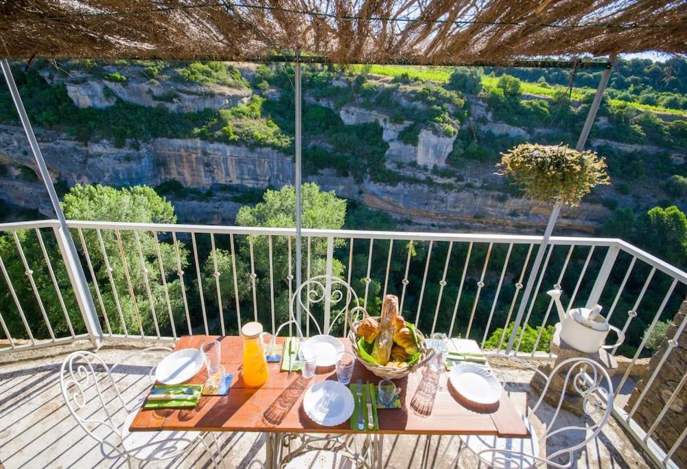 Le Brianyourhosthelper Apartment Minerve Bagian luar foto