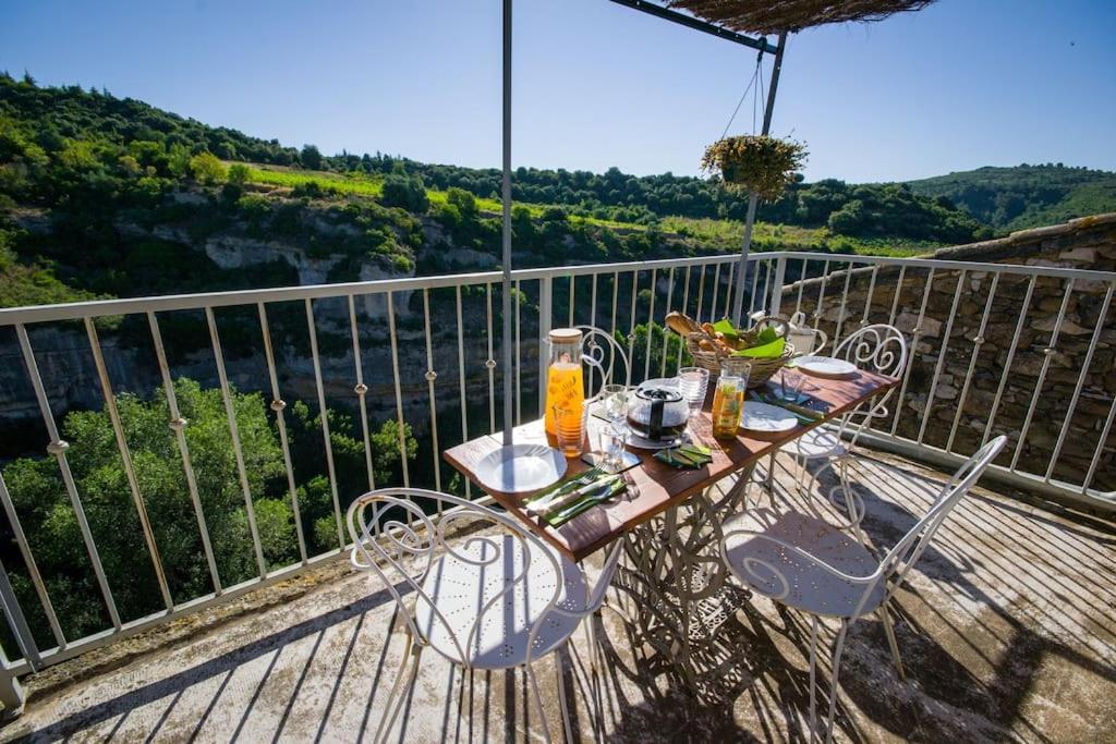Le Brianyourhosthelper Apartment Minerve Bagian luar foto